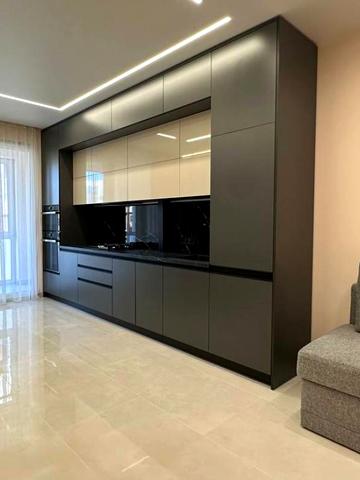 Угорська вул., 12