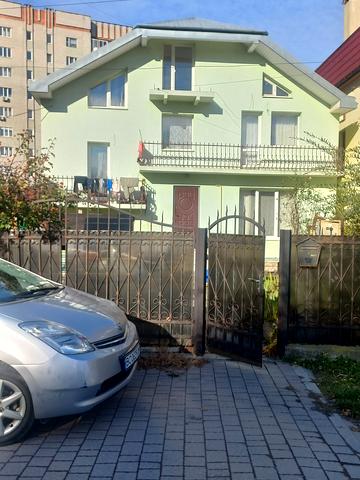 Шполянська вул., 11