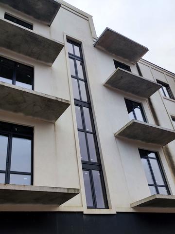 Малиновського вул., (Будинок)