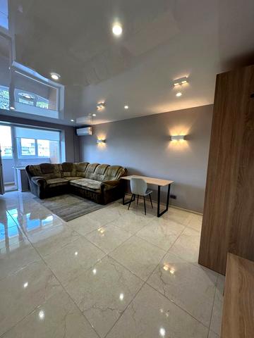 Героїв просп., 23