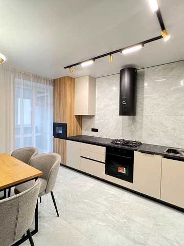 Сергія Корольова вул., 8