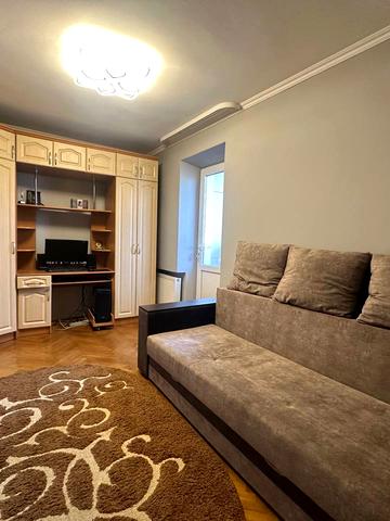 Угорницька вул., 12/2