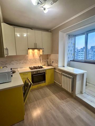 Чорнобильська вул., 17