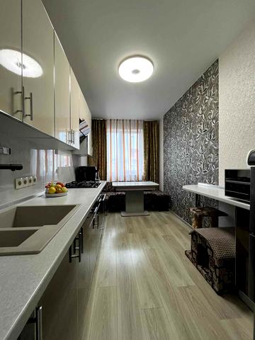 Парусна вул. (Героїв Сталінграду), 1т