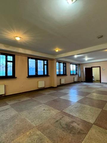 Київська вул., 22