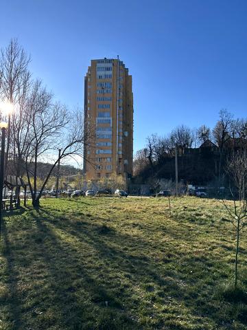 Магістральна вул., 33