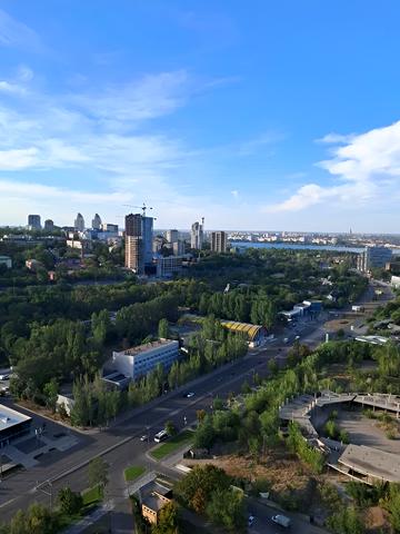 Набережна Перемоги вул., 7