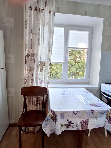 Богатирська вул., 8