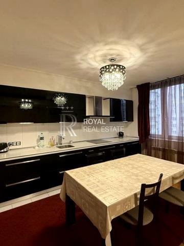 Срібнокільська вул., 1