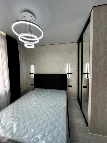 Академіка Сахарова вул., 40/1