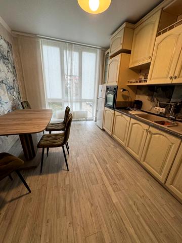 Парусна вул. (Героїв Сталінграду), 1