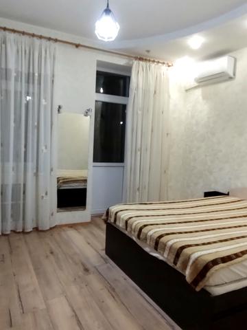 Володимирська вул., 9