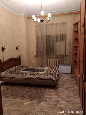 Будівельників вул., 41