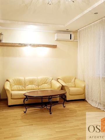 Пилипа Орлика вул., 11