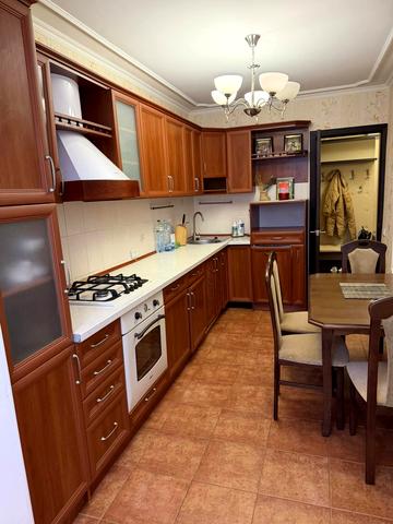 Корабелів просп., 12