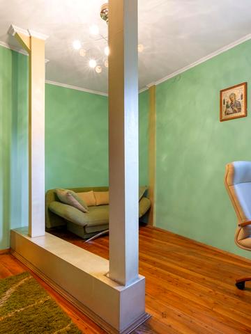 Академіка Володимира Гнатюка вул. (), 17