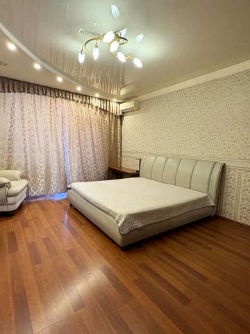 Володимира Антоновича вул. (Свердлова), 18