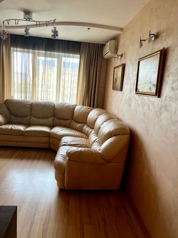 Метробудівська вул., 12