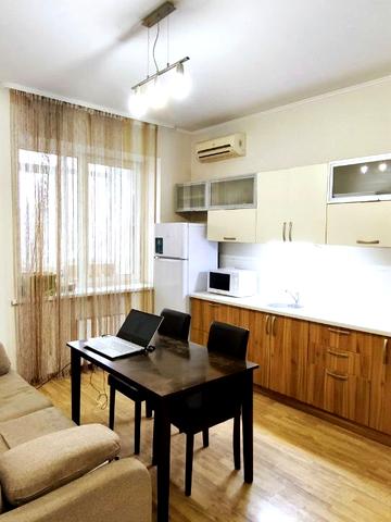 Херсонська вул., 16