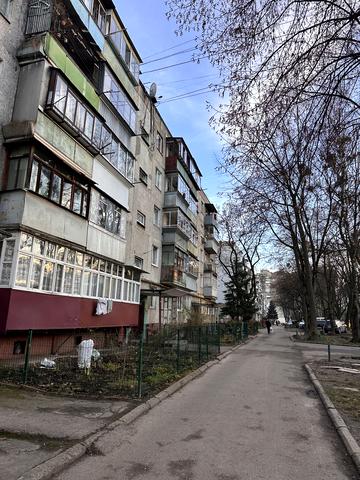 Каховська вул., 6