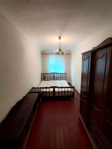 Тролейбусна вул., 6