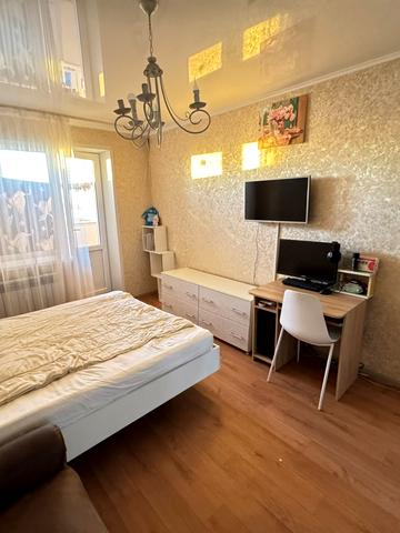 Героїв України просп. (Героїв Сталінграду), 105