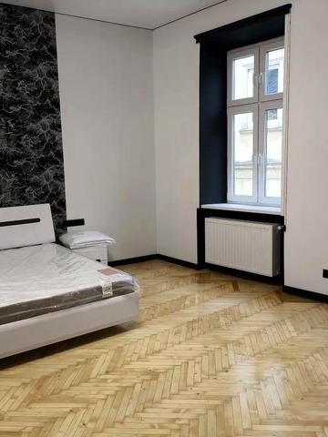 Лесі Українки вул., 21