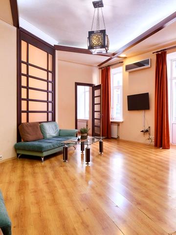 Софіївська вул., 4