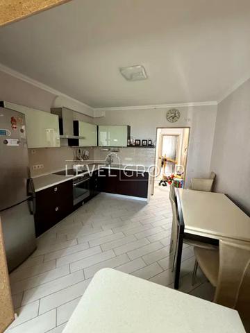 Федора Ернста вул., 6