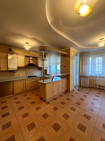 Військова вул., 2