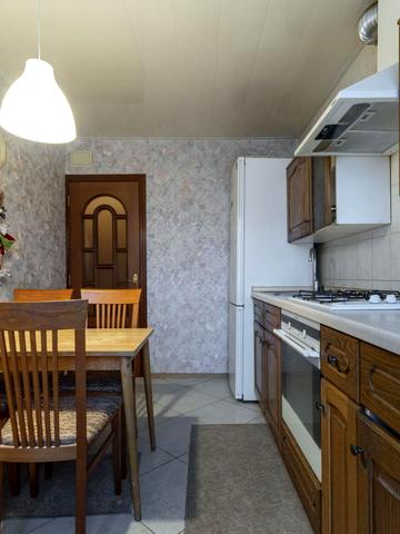 Верховинна вул., 87