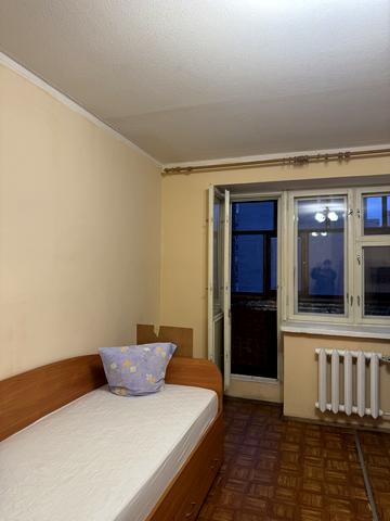 Анни Ахматової вул., 3