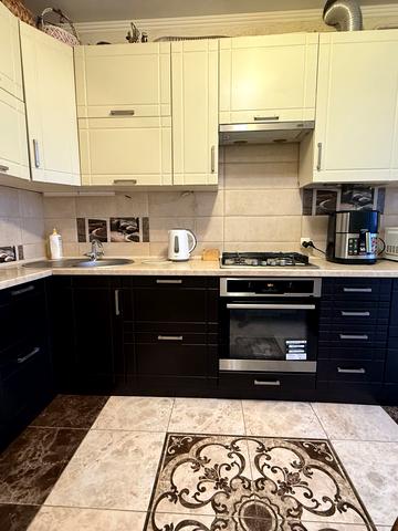 Пилипа Орлика вул., 1