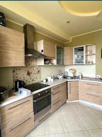 Академіка Павлова вул., 142б