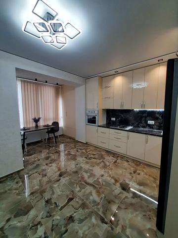 Старокостянтинівське шосе, 20/8