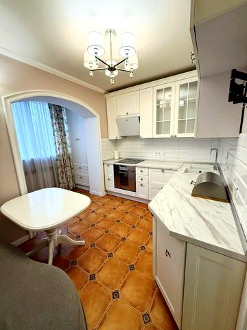 Автозаводська вул., 43