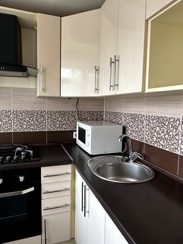 Юності вул., 4