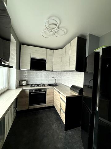 Амосова вул. (Корчагінців), 13