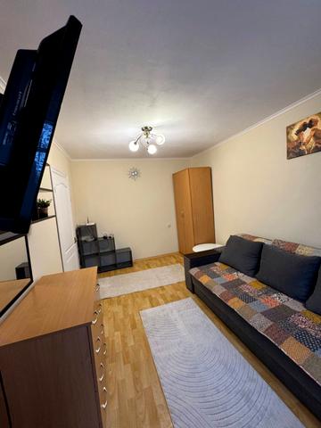 Деміївська вул., 35