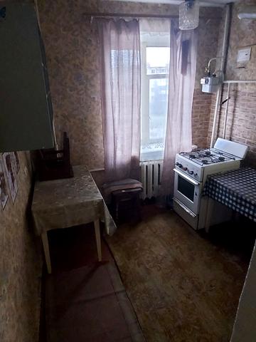 Космонавтів вул., 73