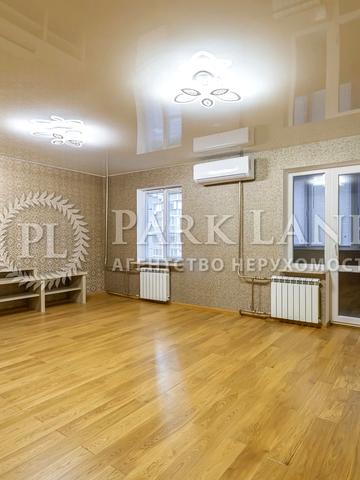 Анни Ахматової вул., 11