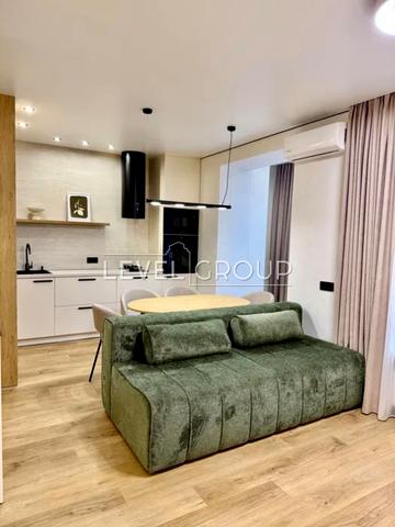 Щаслива вул., (Будинок 24/1-24/2)