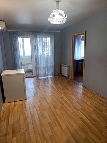 Варненська вул., 10