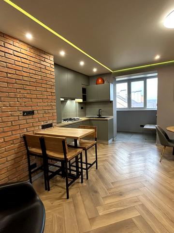 Академіка Лебедєва вул., 1