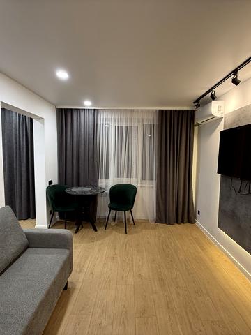 Дніпровська набережна вул., 5-А