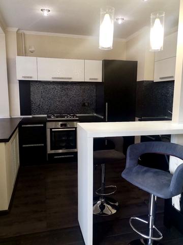 Дунайська вул., 35