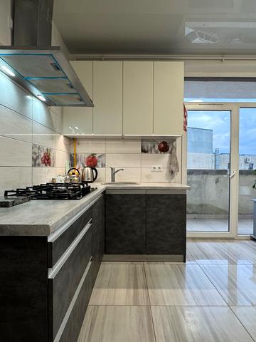 Угорська вул., 14є