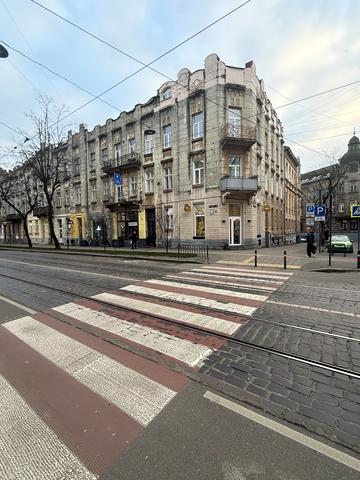 Степана Бандери вул. (), 45