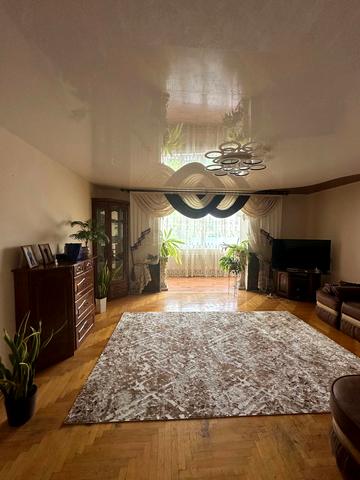 Дмитра Коцюбайла вул., 19а