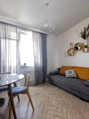 Середньофонтанська вул., 35